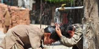 10 bad habits of children in Pakistan