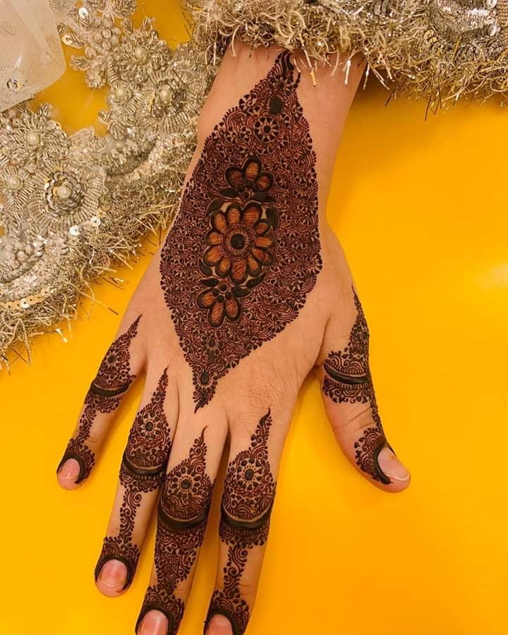 20 Best Easy Mehndi Designs 2022-2023 for Girls