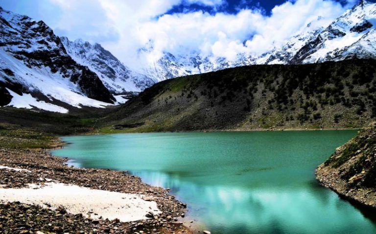 Best Time to Visit Lulusar Lake in Pakistan with Family - Story.com.pk