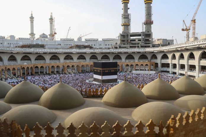 Non-vaccinated people were also allowed to offer prayers in Masjid al-Haram and Masjid Nabawi