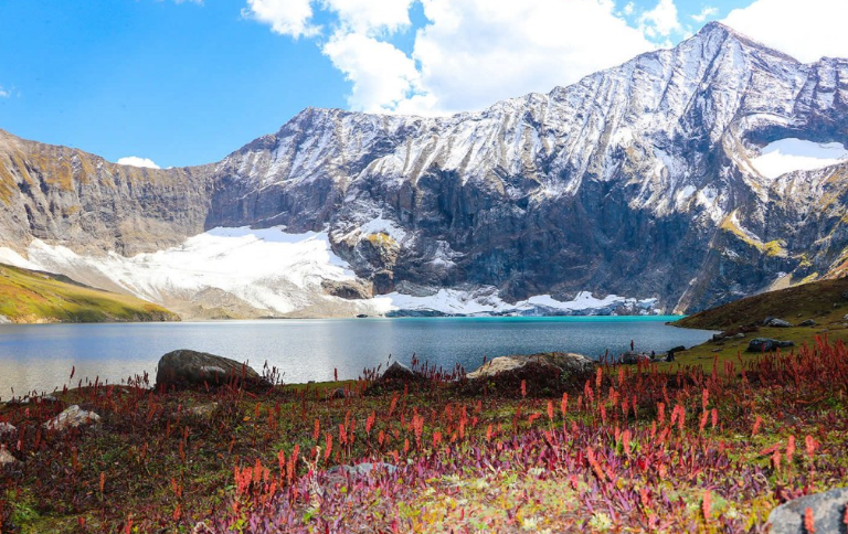 Ratti Gali Lake and Dudipatsar Lake are two of Pakistan's outstanding natural beauties. Both lakes are popular for hikers, travellers, and nature lovers , since they pro