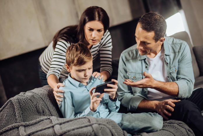 Mobile Parental Controls: Keeping Your Kids Safe Online